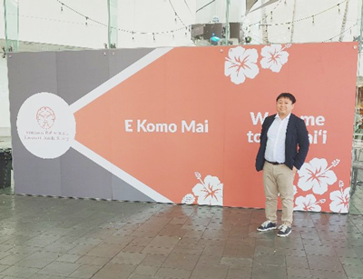 写真1 MDS会場入り口で記念撮影