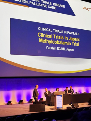 �ʐ^3�F���R�o���~�������̍u���ɗՂޘa��B�M�搶�ƍ����̎��C�搶