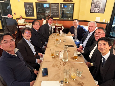 �ʐ^4�FFDA�̖�܈��S������̃g�b�v�ł���AGerald Dal Pan�搶�Ƃ̉�H